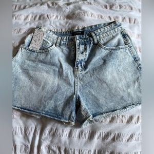 NWT light washed shorts